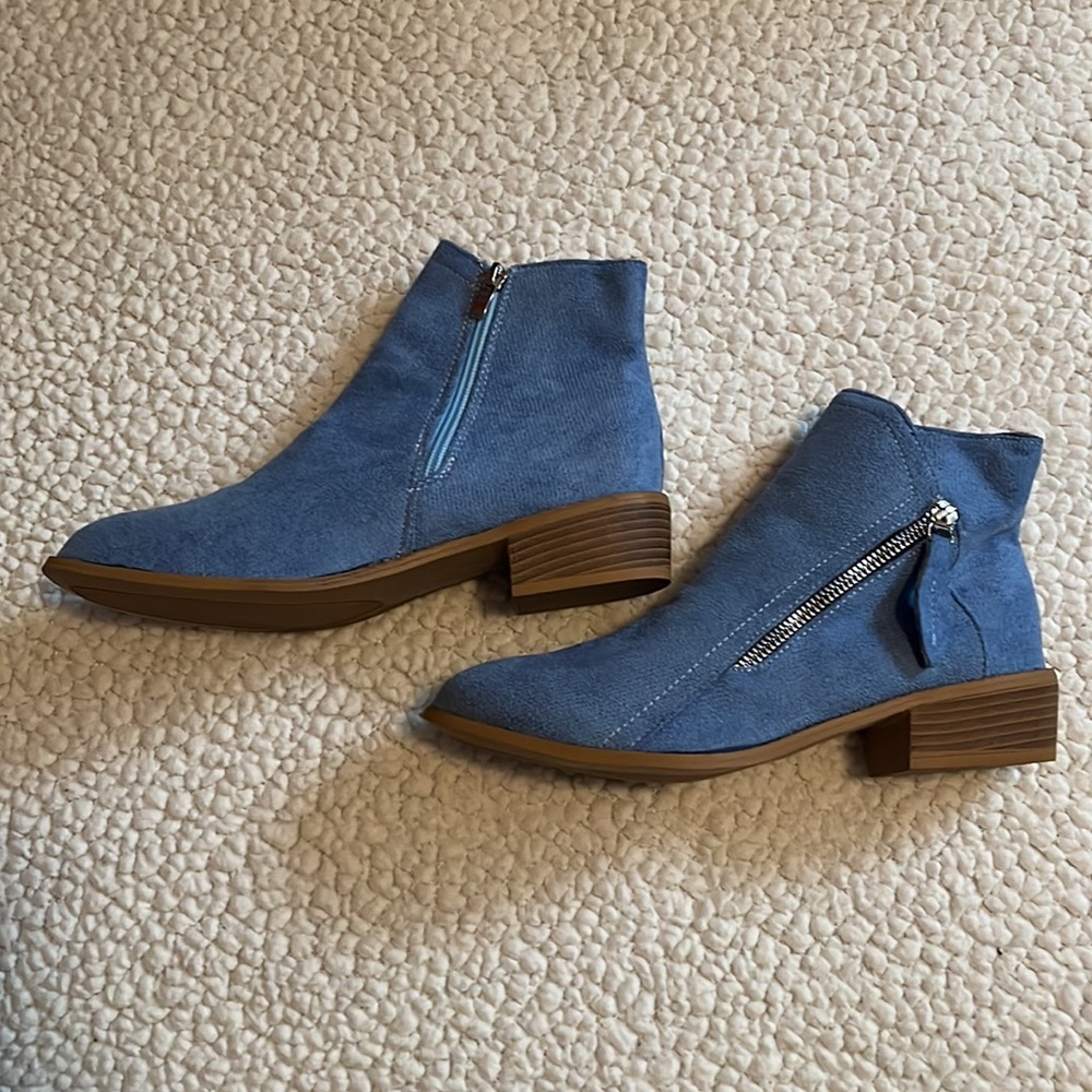 NWOT Blue Booties, Size 7.5 - Picture 2 of 11